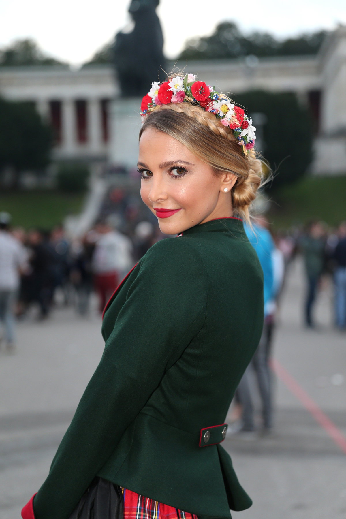 Dutt zum Dirndl