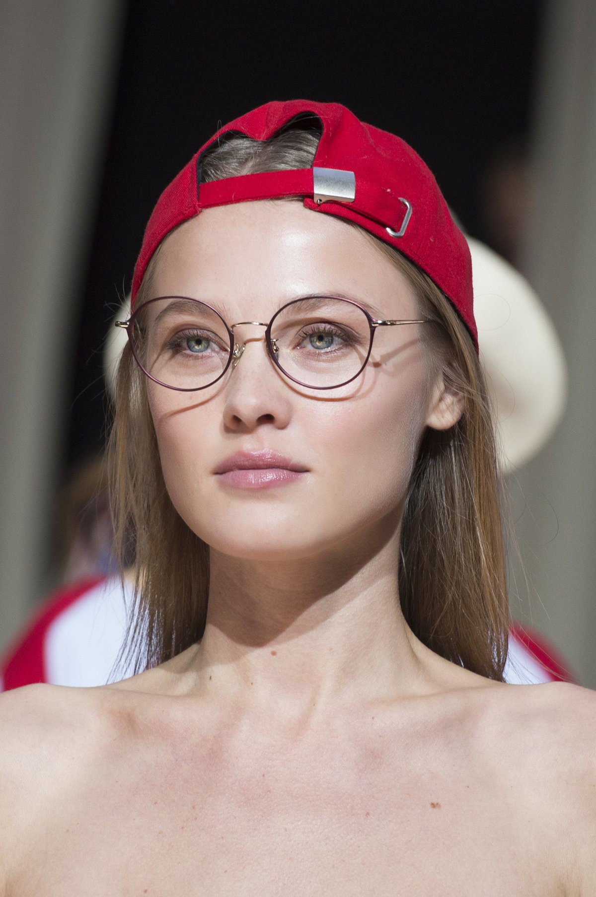 Sportlicher Look mit Brille