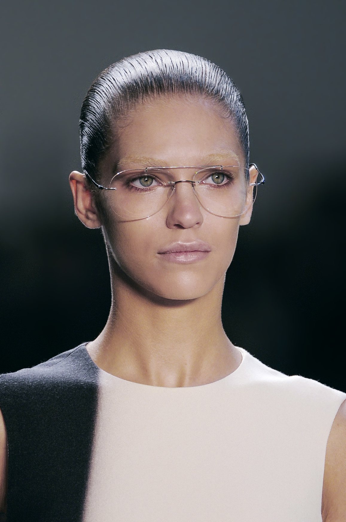 Minimalistischer Brillenlook