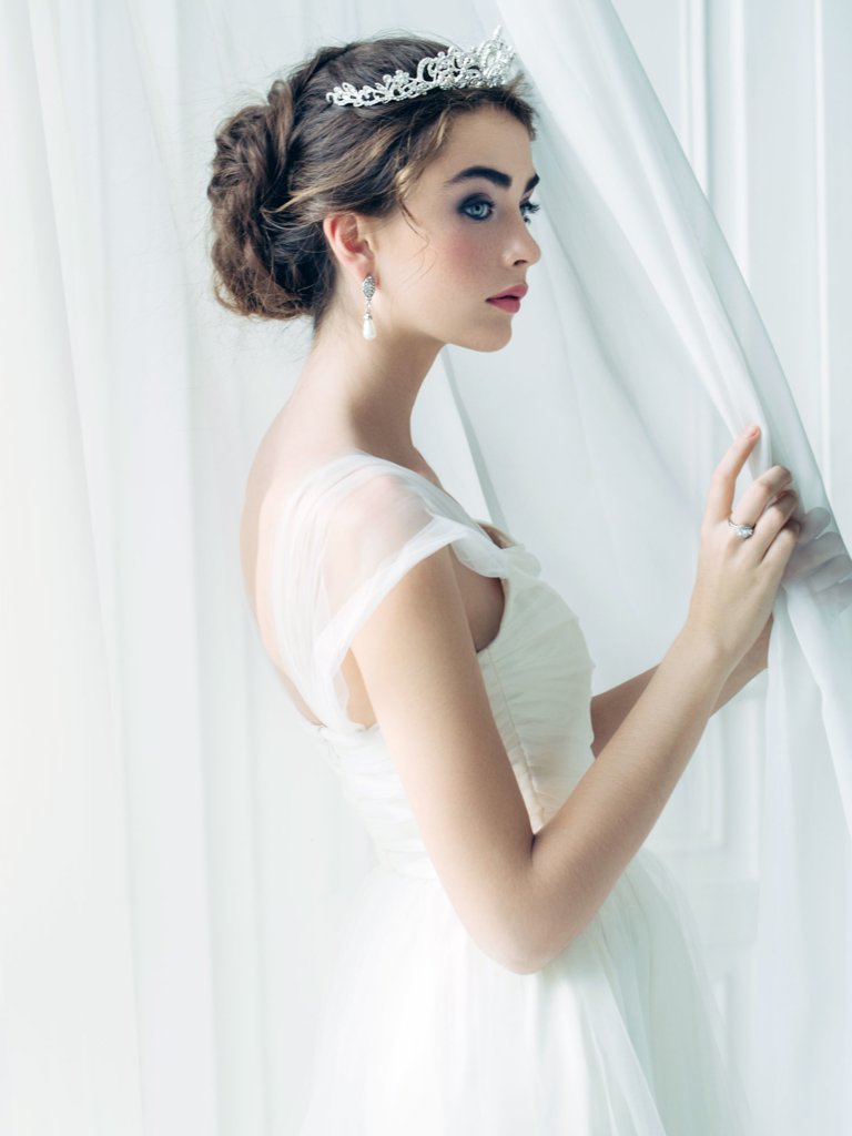 Grund 15: Einmal im Leben Prinzessin sein Ihr habt schon als kleines Mädchen davon geträumt, ein umwerfendes weißes Kleid zu tragen, in der Pferdekutsche vorzufahren und euch von eurem Prinzen über die Schwelle tragen zu lassen? Jetzt habt ihr die Gelegenheit! Testet euch: Welche Disney-Prinzessin bin ich?