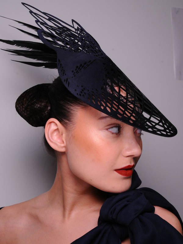 Frisur zum Fascinator