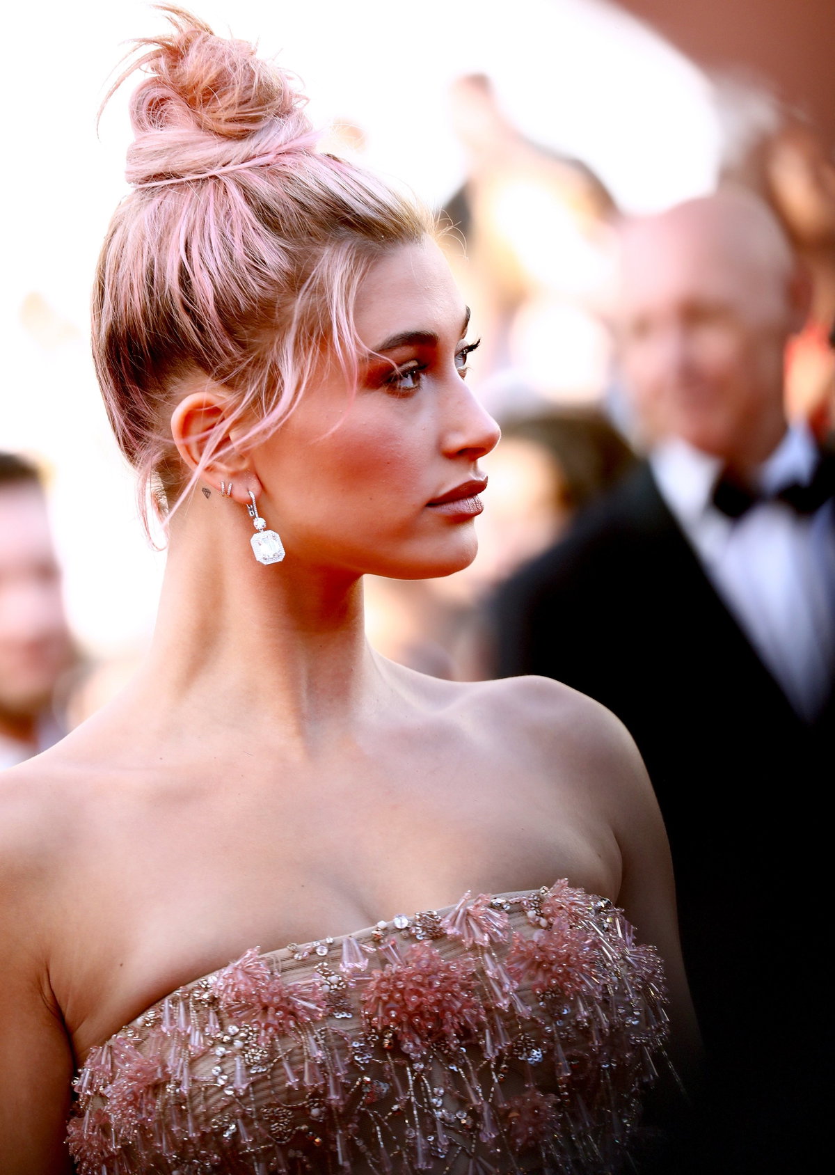 Hailey Baldwin rosa Haare