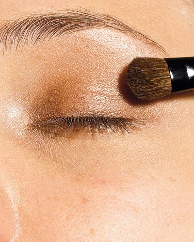 Step 2: Eyeshadow auftragen