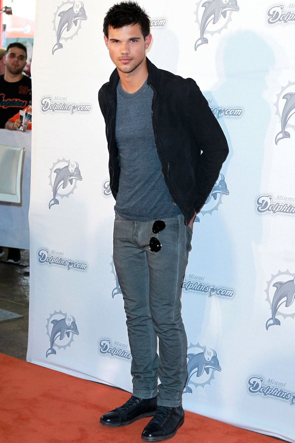 Taylor Lautner Bulge