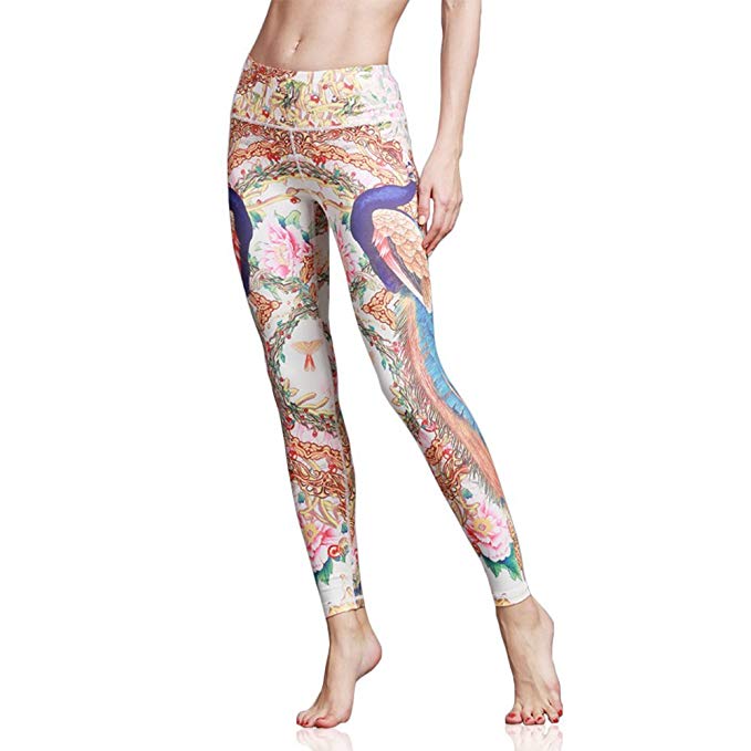 Dieses feminine Modell sitzt wie eine zweite Haut und eignet sich durch den hohen Stretchanteil auch perfekt fürs Yoga. Fitness-Leggings, ca. 24 Euro
