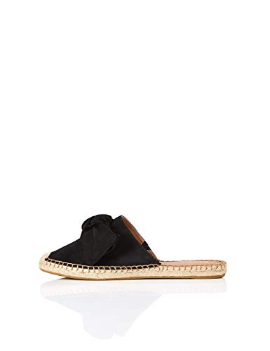 Auch unsere geliebten Mules kommen im Sommer mit Bastsohle daher. Hier schnell bestellen.