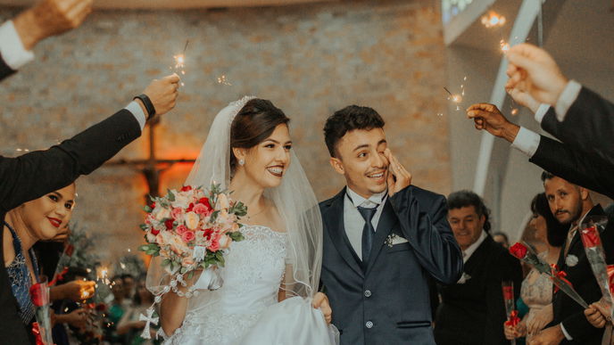 Per Drohne: So gelingt das perfekte Hochzeitsfoto mit ALLEN Hochzeitsgästen