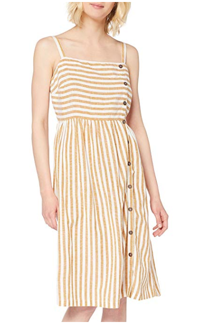 Leinen ist besonders im Sommer ein beliebter Stoff. In gelb-weiß-gestreift ist das Kleid besonders geeignet für jeden, der sich noch nicht an die knallige Sommerfarbe herantrauen. Hier nachkaufen.