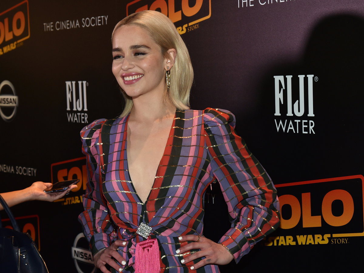 emilia clarke oben ohne