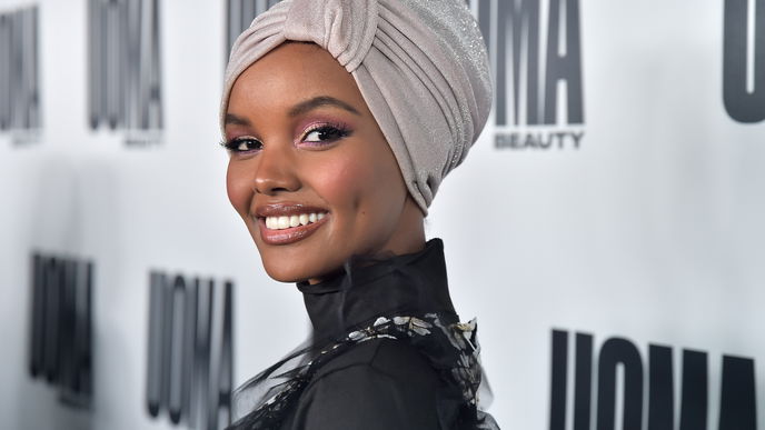 Na endlich: Sports Illustrated zeigt in ihrer Bademoden-Ausgabe ein Model mit Hijab und Burkini!