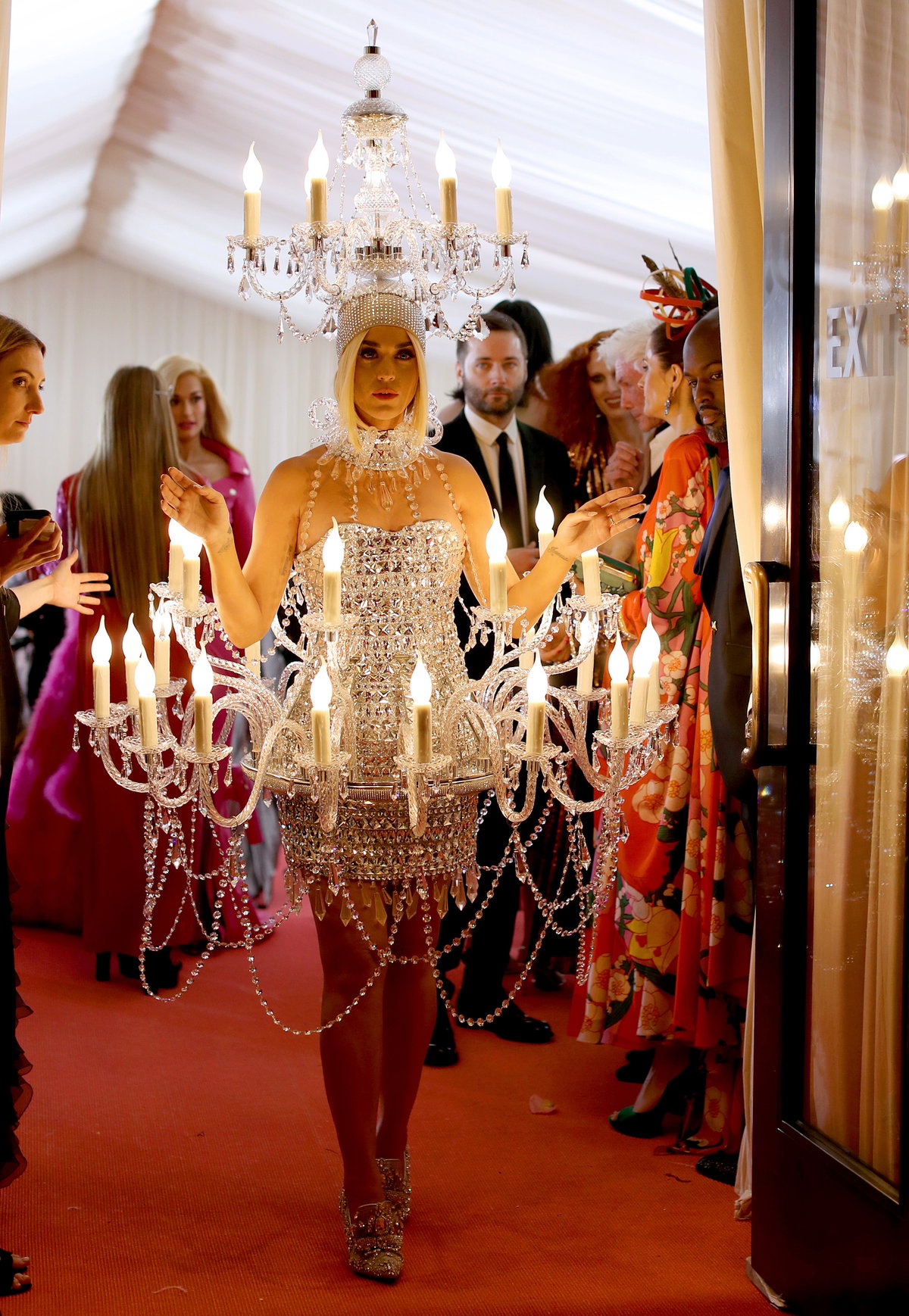 Katy Perry Met Gala 209 Kronleuchter