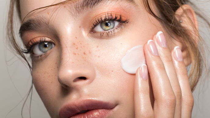 Das sind die 5 besten Antifaltencremes und Hautalterungs-Tipps