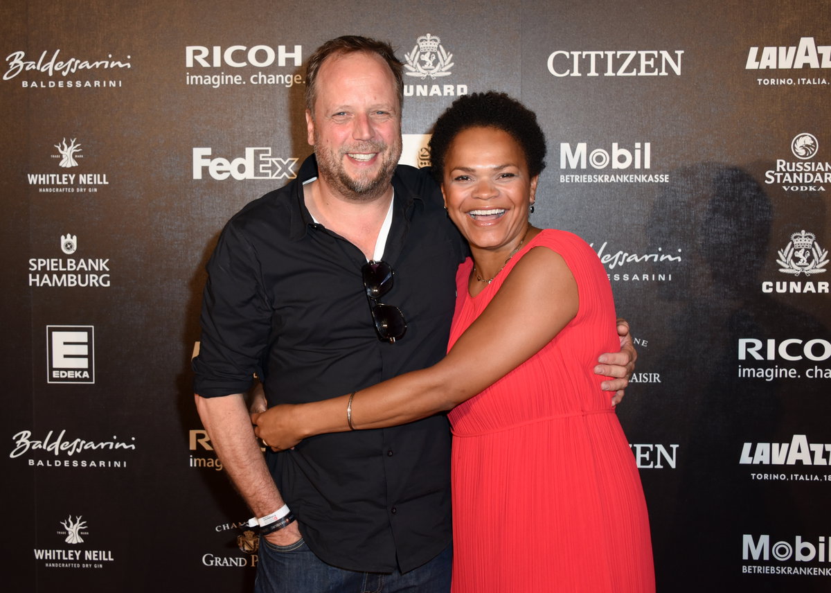 Hier posieren Musiker Smudo (Michael Bernd Schmidt) und seine Frau Esther am 13.07.2016 in Hamburg während der Players Night.