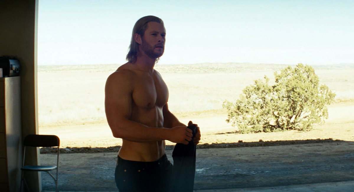 Die Hottness scheint in der Familie zu liegen. Bruder Chris Hemsworth kann sich ebenfalls sehen lassen. Übrigens durfte er sich 2014 über den Titel "Sexiest Man Alive" freuen.