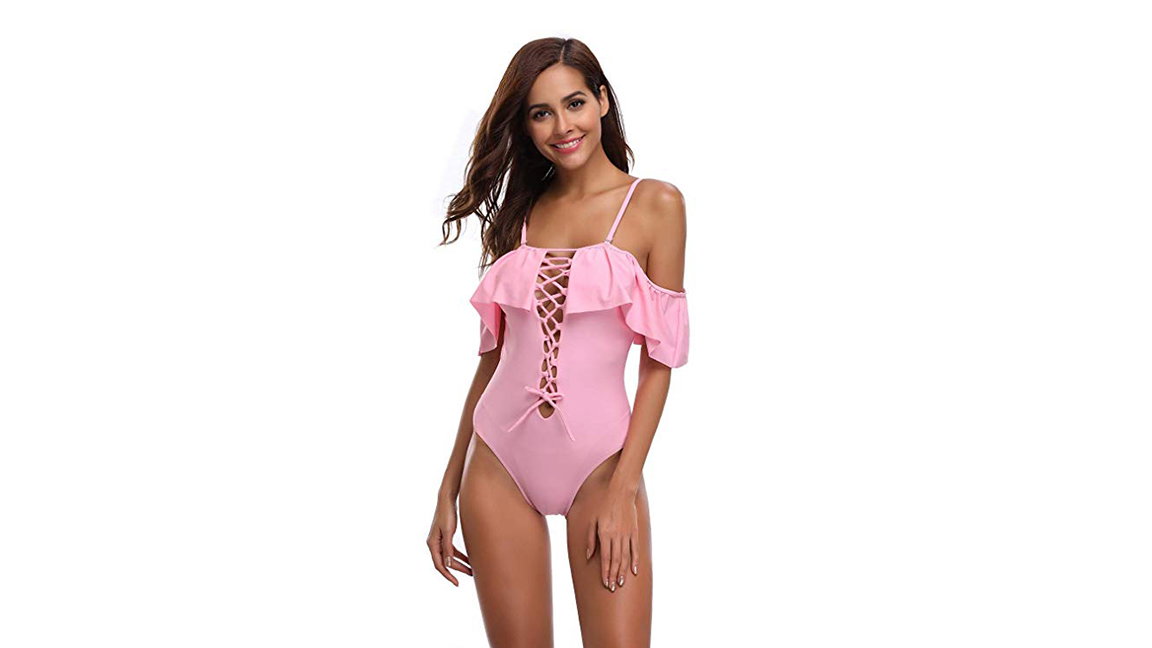 Frau im rosa Badeanzug