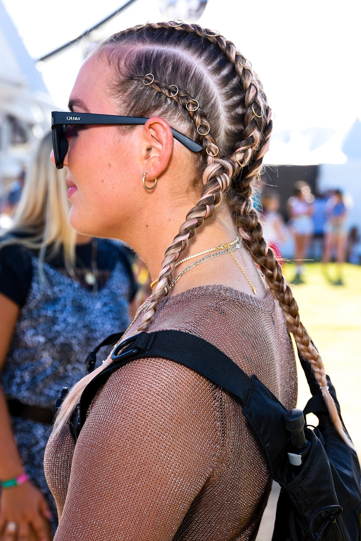 Cooles Haar-Accessoire: Haar-Piercings.
