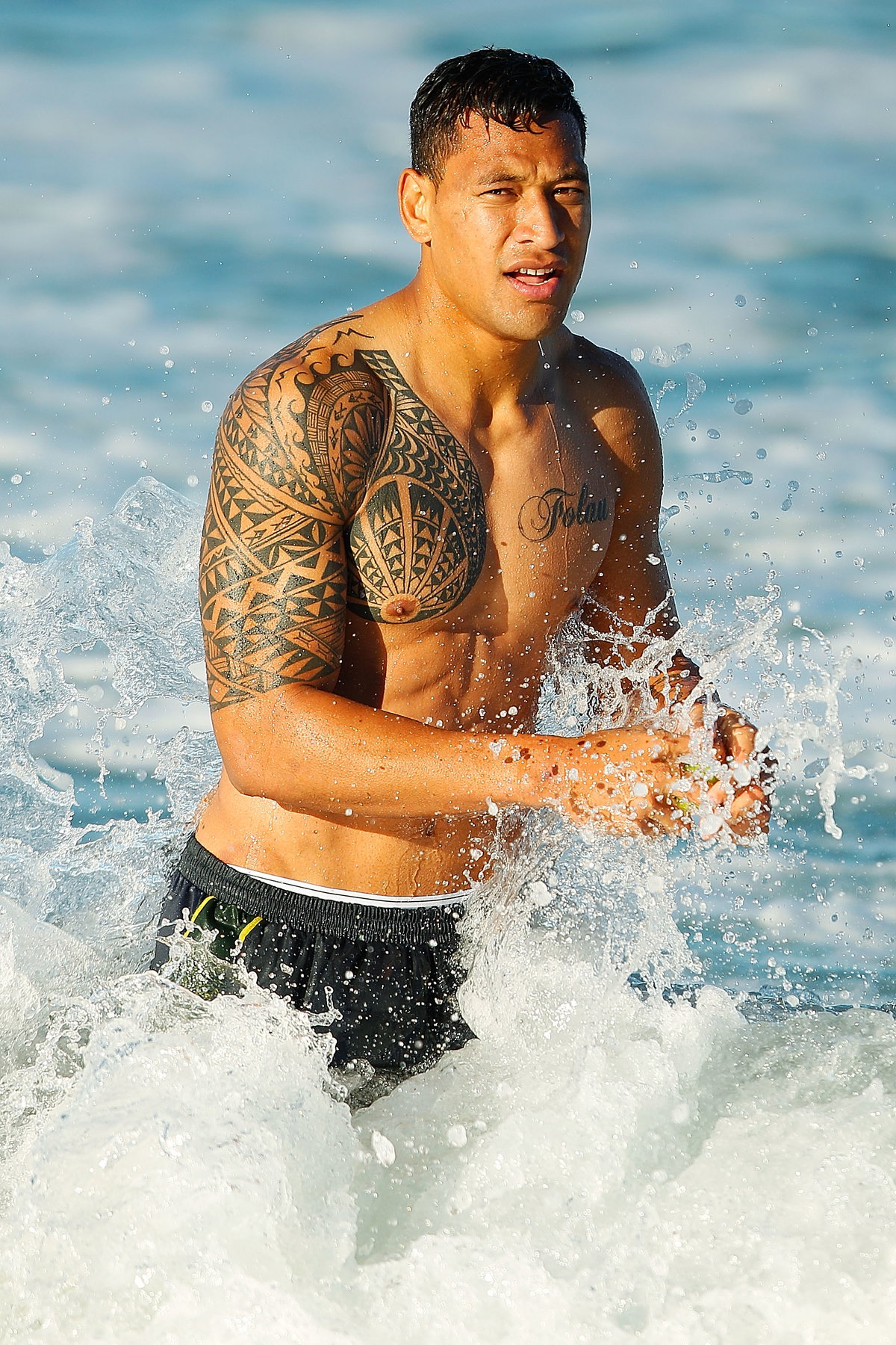 Israel Folau im Meer