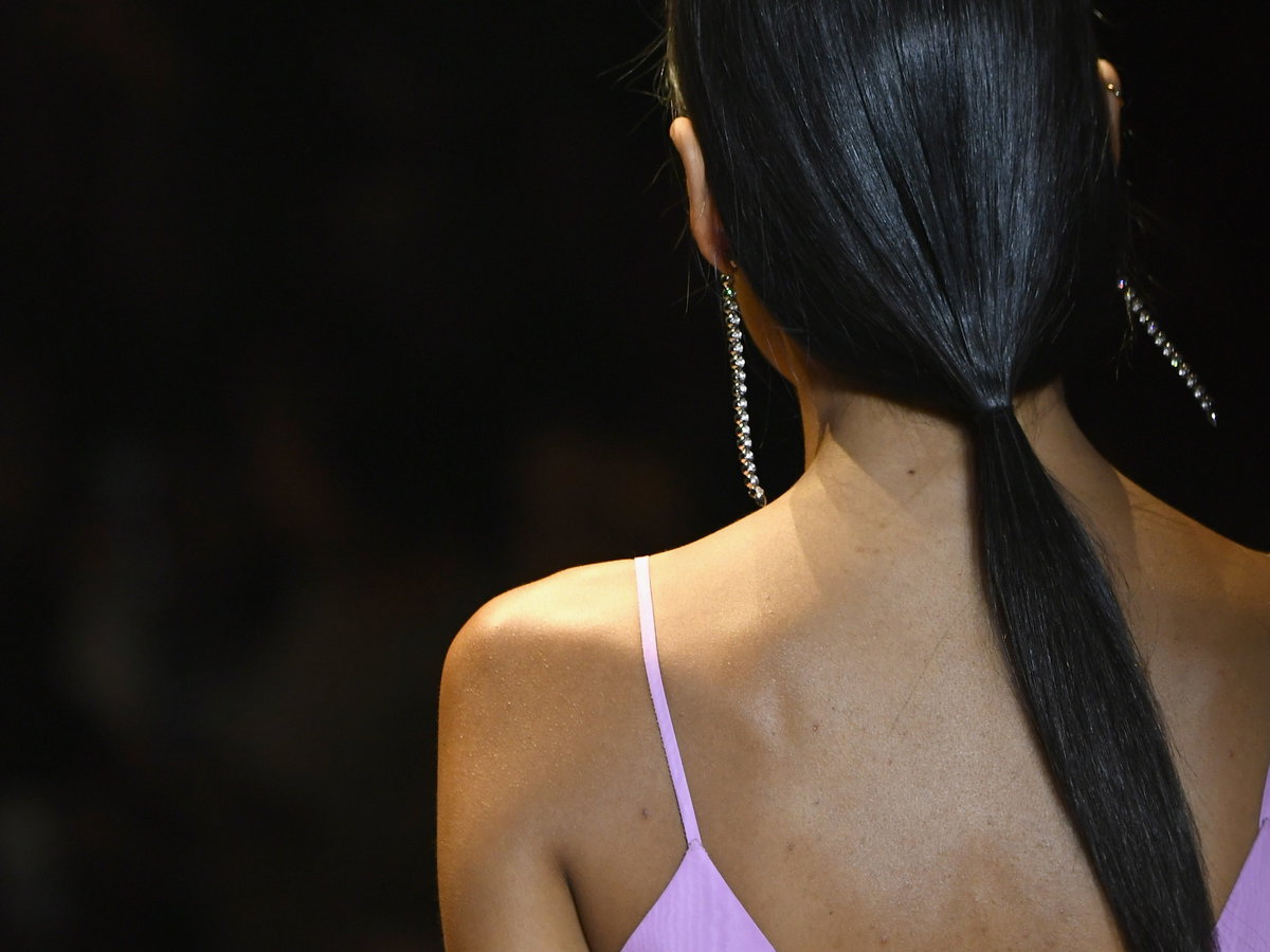 Der Low Ponytail