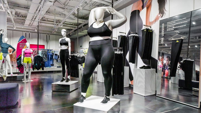 Nike stellt Plus-Size Schaufensterpuppen auf!