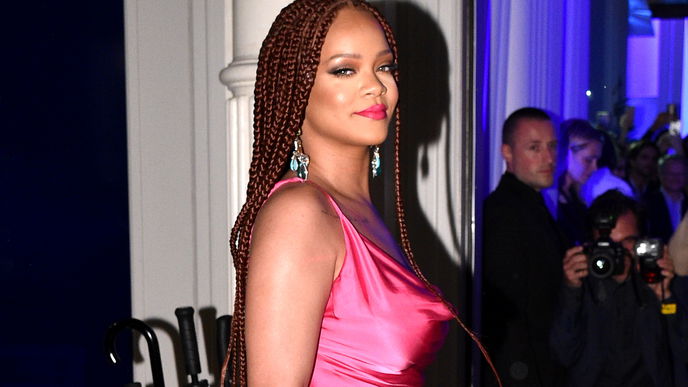 Rihanna's neue Frisur: Box Braids in Dunkelrot für den Sommer!