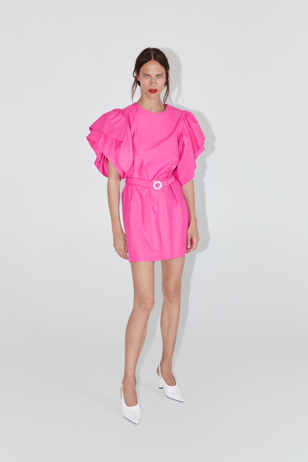 Weites Langarmkleid mit Gürtel, Zara, etwa 60 Euro