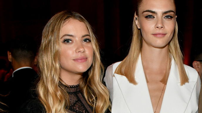 Ashley Benson enthüllt süßes Tattoo für Cara Delevigne