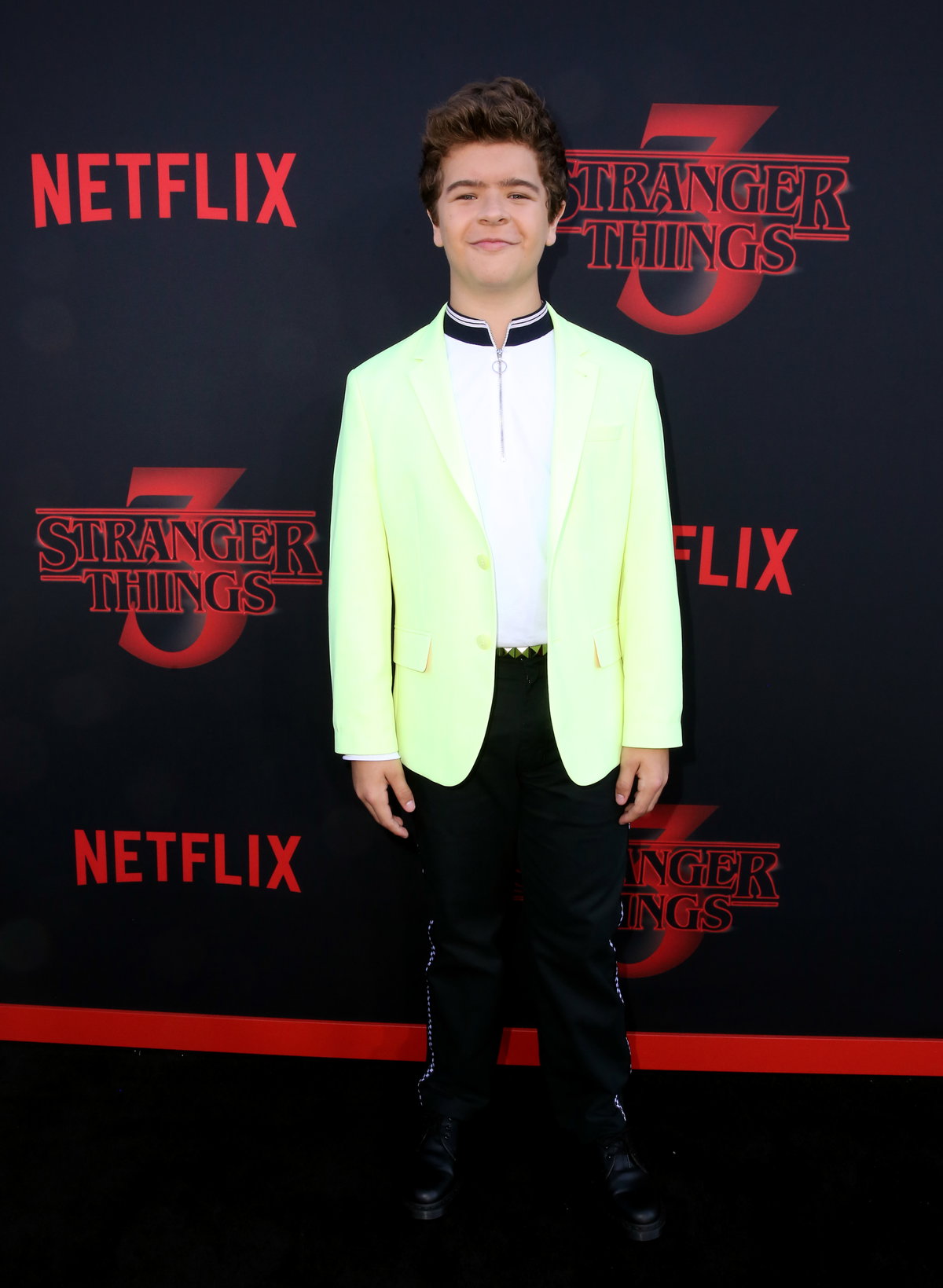Bei der Premiere der dritten Staffel von "Stranger Things" wirkt unser liebster Charakter Dustin aka. Gaten Matarazzo deutlich erwachsener.