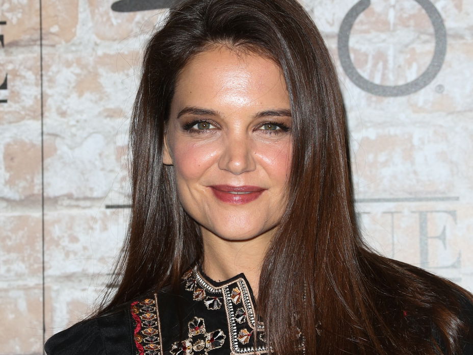 Glänzendes Gesicht von Katie Holmes