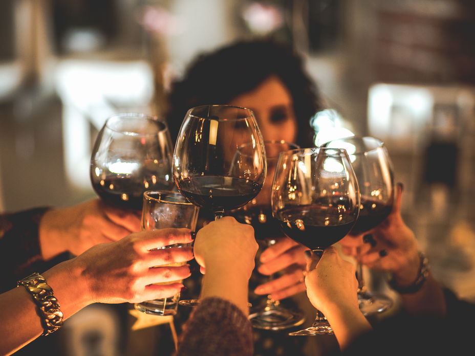 Alkohol jedes Wochenende: Das passiert mit deinem Körper