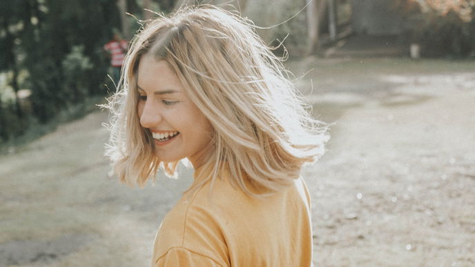 Happy Vibes! Diese 3 alltäglichen Dinge machen uns glücklicher, als wir denken