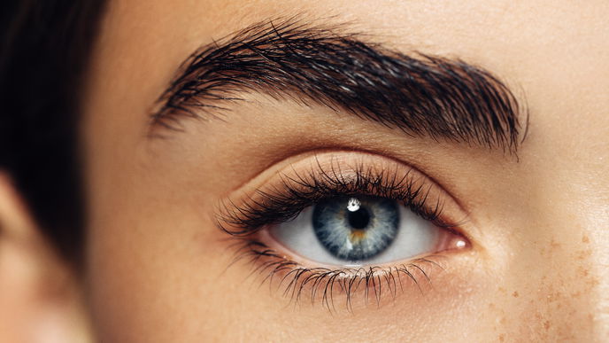 5 Mascara Tricks, mit denen eure Wimpern wie False Lashes aussehen!