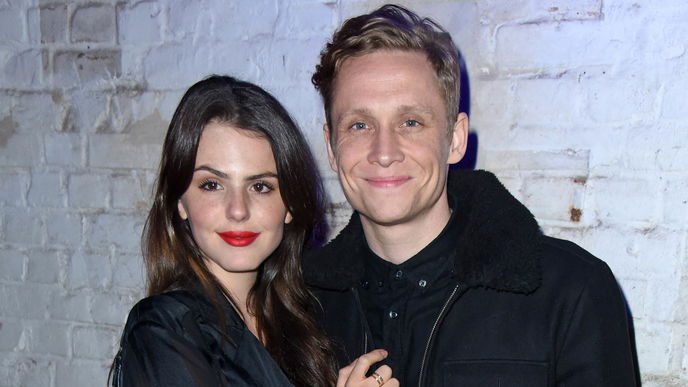 Enthüllen Matthias Schweighöfer und seine Ruby hier die Verlobung?