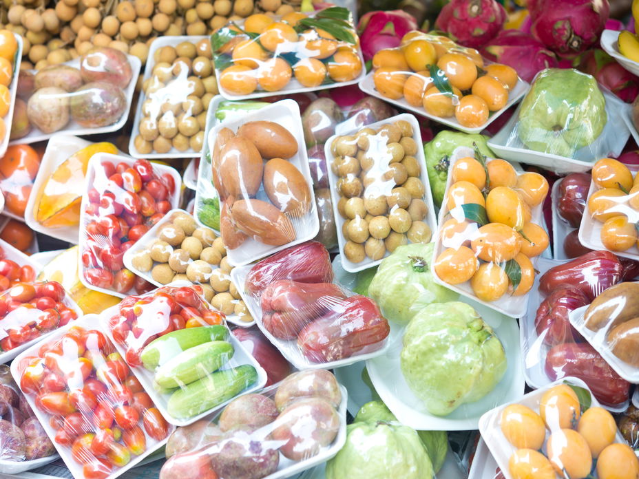 Gemüse in Plastikverpackung