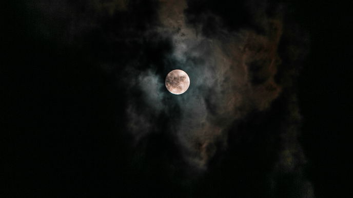 So beeinflusst der schwarze Mond heute euer Sternzeichen