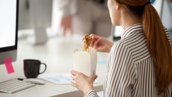 Schreibtisch-Diät: So funktioniert Abnehmen im Büro! 