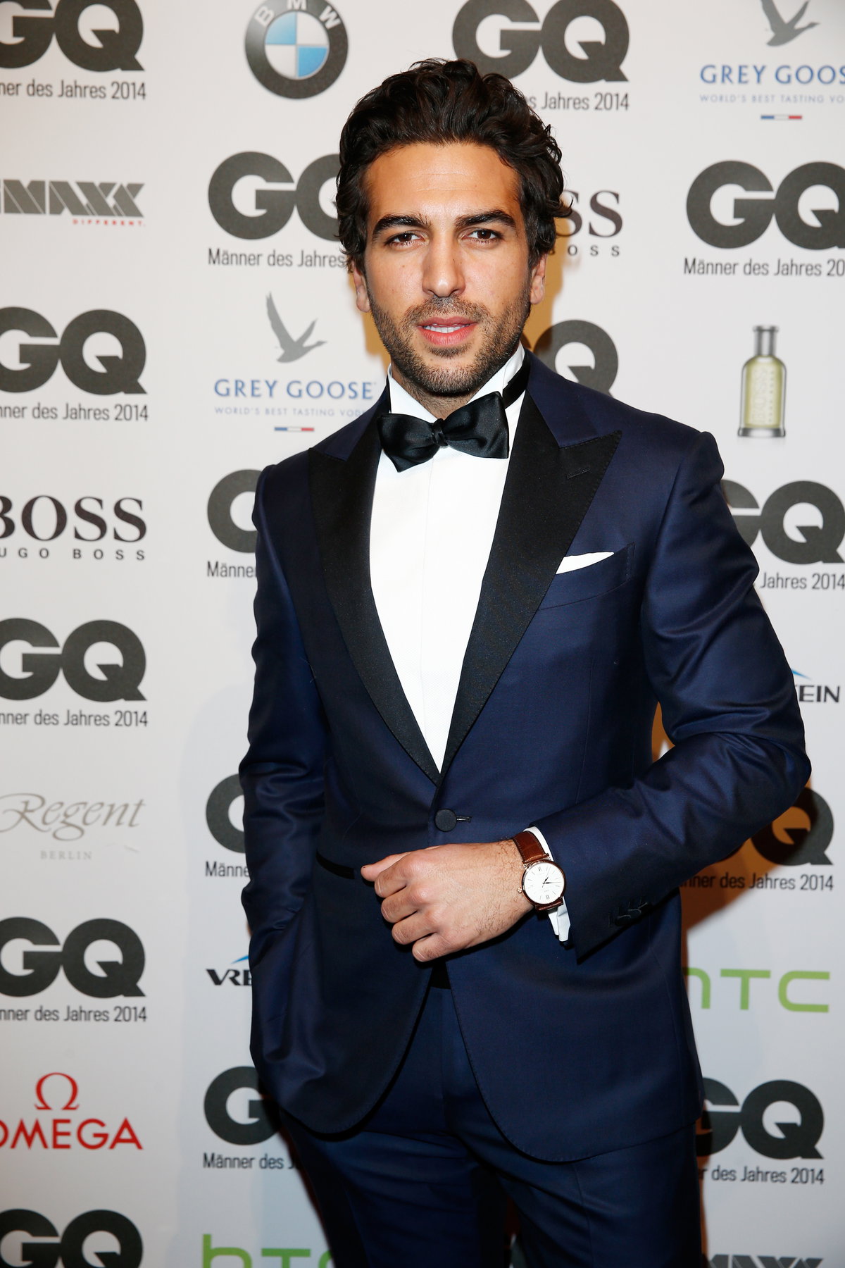 Elyas M'Barek hat übrigens auch noch zwei Brüder! Einer davon, Joseph M'Barek ist sogar auch als Schauspieler vor der Kamera tätig.