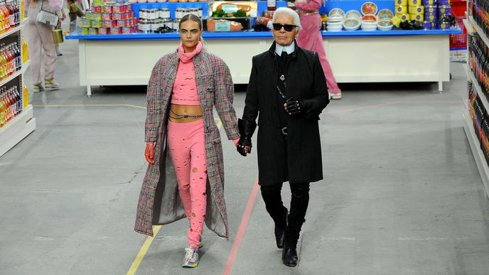 Hommage an Karl Lagerfeld: Cara Delevigne, Kate Moss & Co entwerfen eine Kollektion