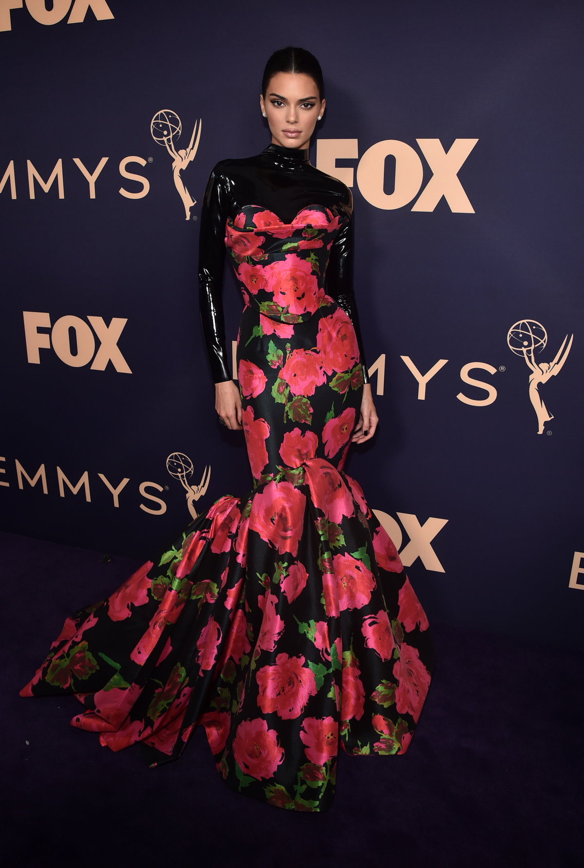 kendall jenner kleid emmy awards