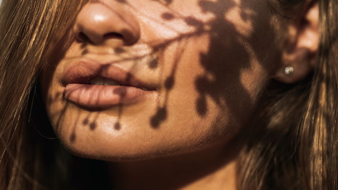 So easy kannst du deine Lippen auf natürliche Weise vergrößern!