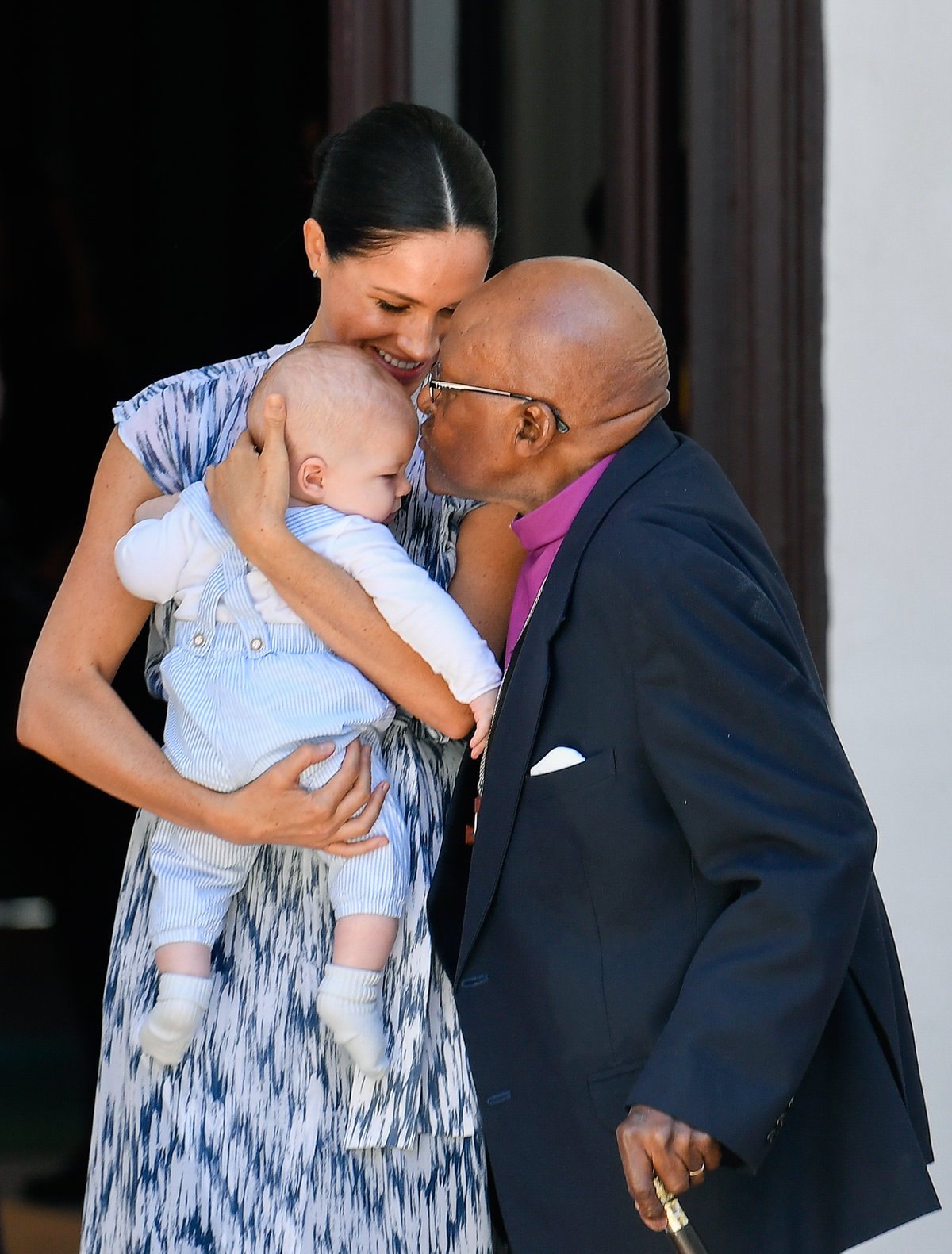meghan markle baby archie und desmond tutu