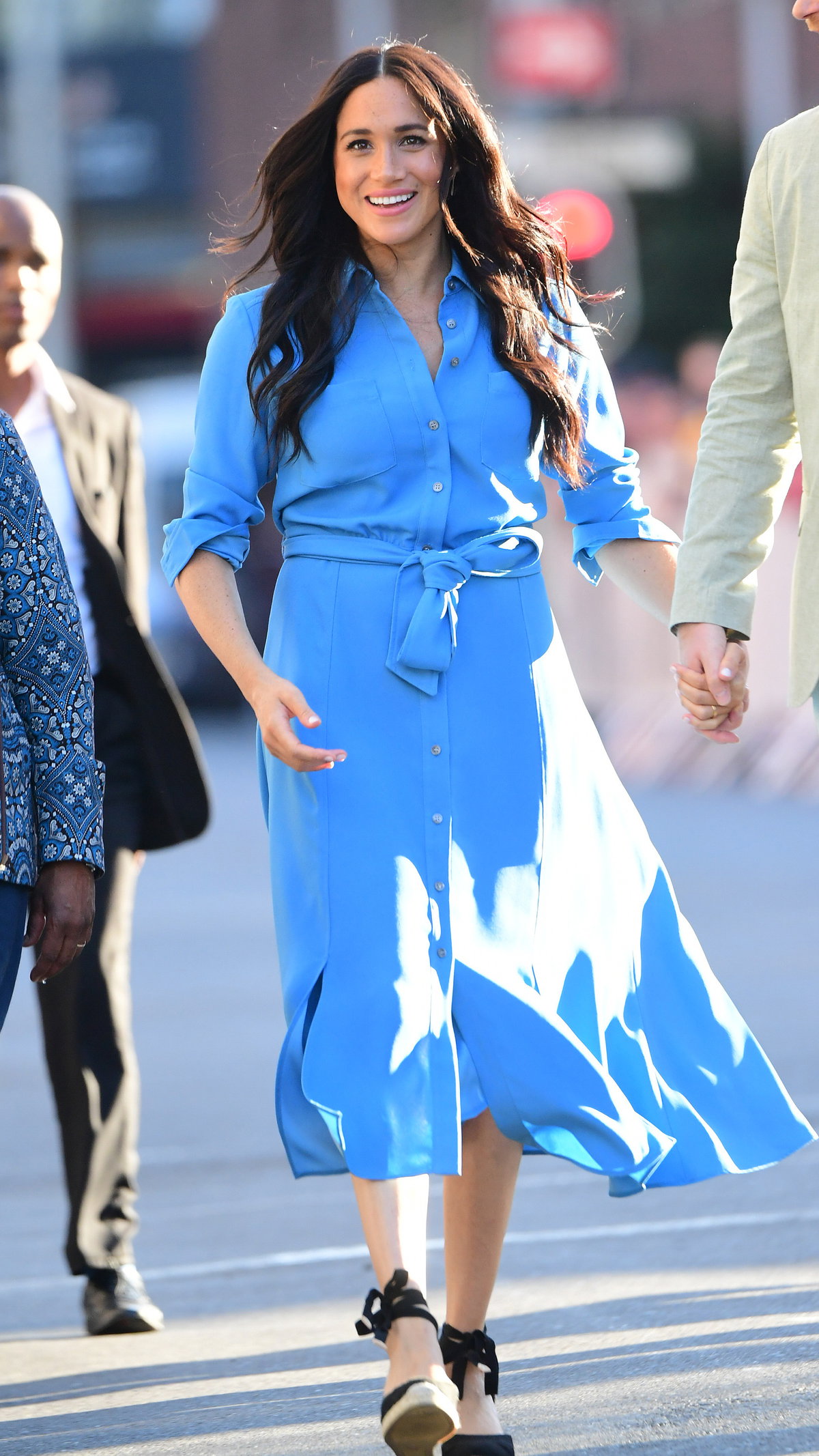 meghan markle im blauen kleid afrika