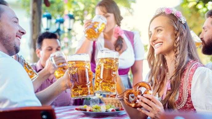 Flirt-Guide fürs Oktoberfest: 7 goldene Tipps zum "Anbandeln"