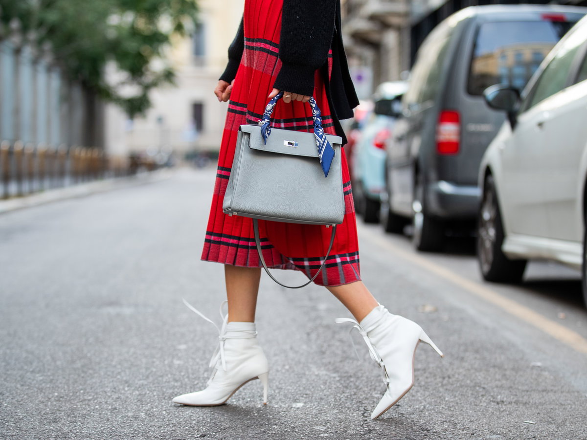 Lace Up Boots zu Kleid