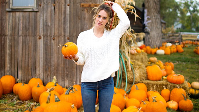 Dieser „Pumpkin Spice“-Pullover von Amazon geht gerade durch die Decke!