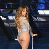 Nagel-Trend: 2026 tragen wir diese Cat-Eye French Nails – wie J.Lo