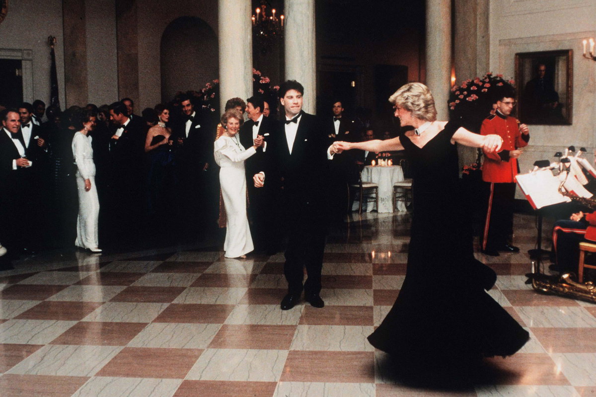 lady diana john travolta kleid