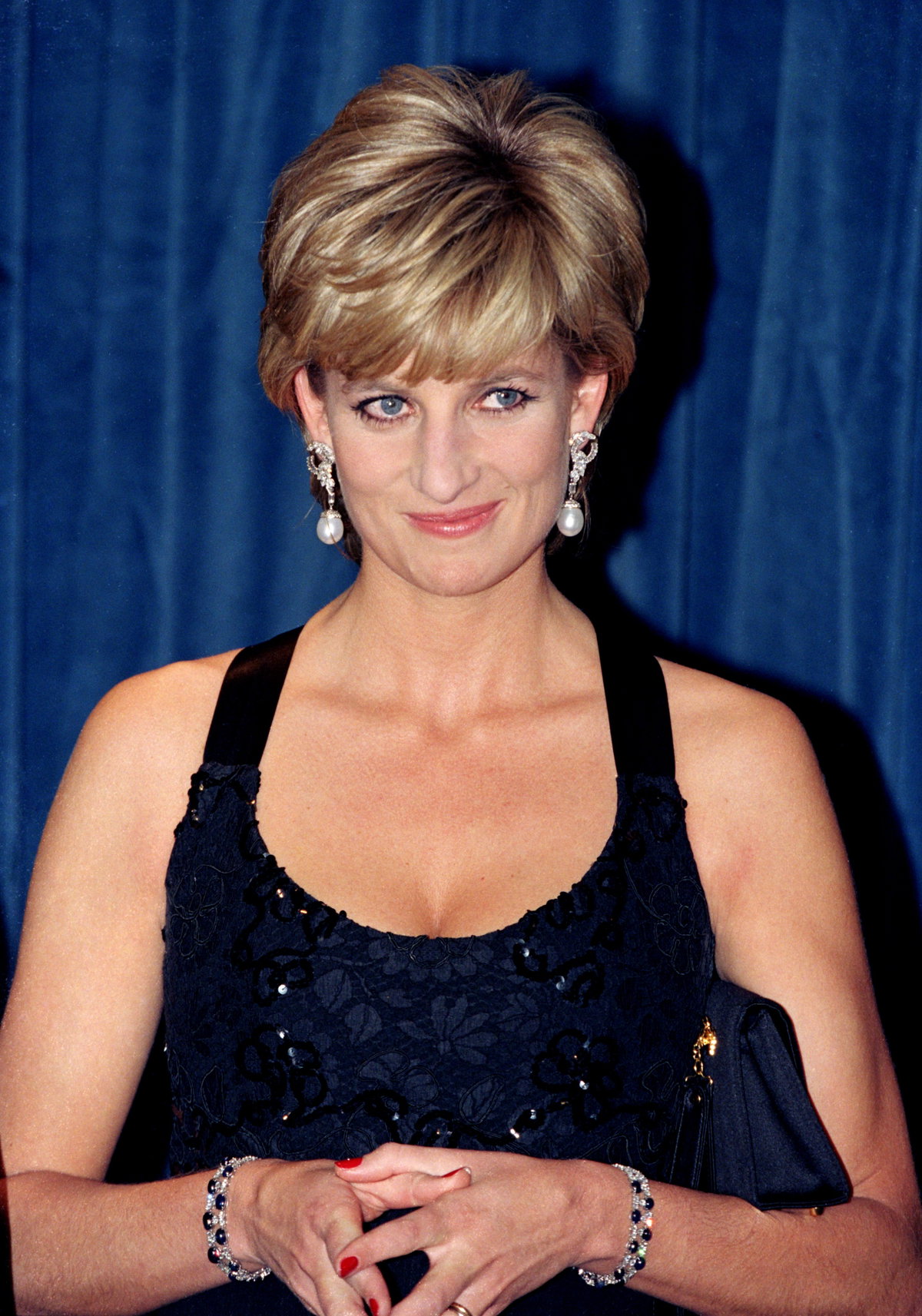 lady diana im kleid