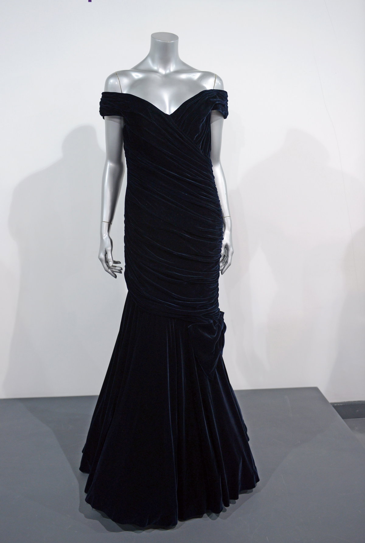 lady diana samtkleid versteigerung