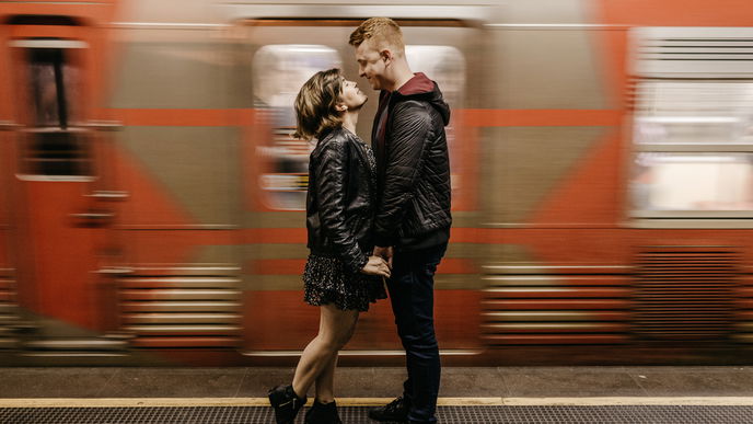 So könnt ihr auch außerhalb der Dating-Apps neue Männer kennenlernen!