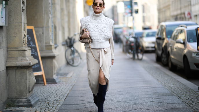 Mode-Fehler vermeiden! Diese 3 Schuhe solltest du niemals zum Midirock kombinieren